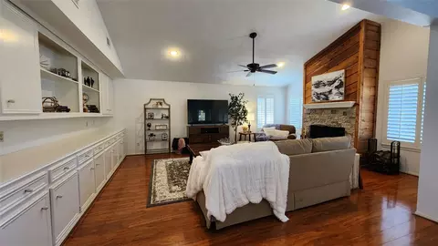 3211 Meadowlark Ln, Montgomery, TX 77356