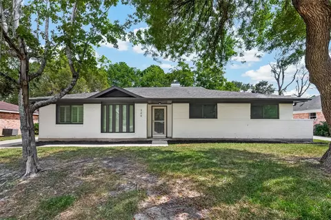 349 Dawn Hill Dr, Friendswood, TX 77546