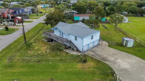 1045 12th St, Dickinson, TX 77539