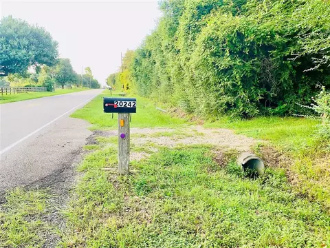 20242 Kickapoo Rd, Waller, TX 77484 photo 1