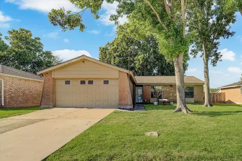4922 Valley View Dr, La Porte, TX 77571