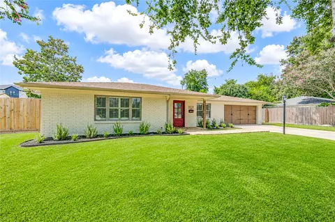 1939 Wycliffe Dr, Houston, TX 77043