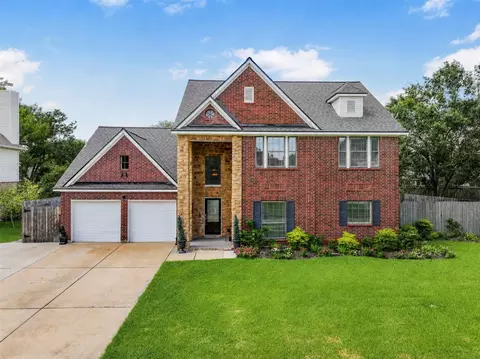 1501 W Castlewood Ave, Friendswood, TX 77546