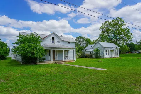 509 S Saint Andrews St, Weimar, TX 78962