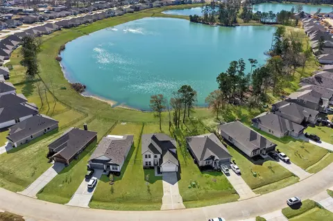 427 Shoreview Dr, Conroe, TX 77303