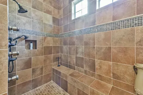 Bath - 345 Mccove, Onalaska, TX 77360 photo 7 of 9