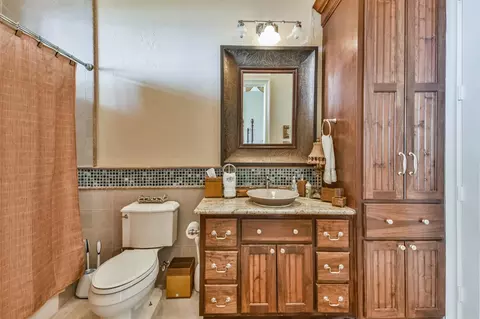 Bath - 345 Mccove, Onalaska, TX 77360 photo 3 of 9