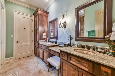 Bath - 345 Mccove, Onalaska, TX 77360 photo 6 of 9