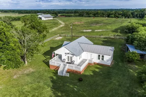 19576 Pickens Rd, Washington, TX 77880