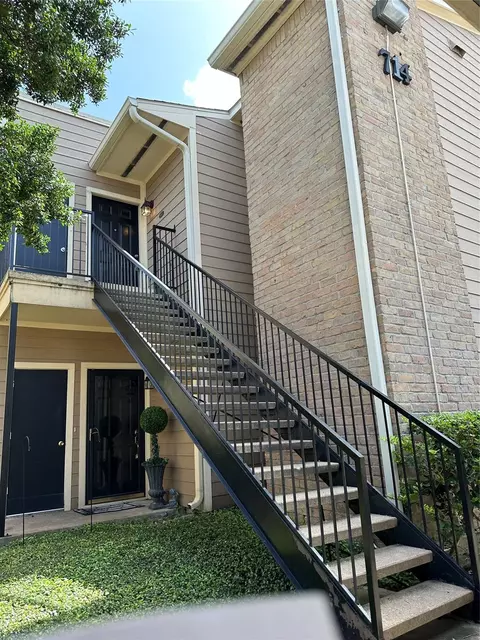 714 Bering Dr #36, Houston, TX 77057