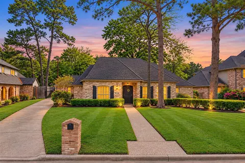 5114 Pebble Springs Dr, Houston, TX 77066