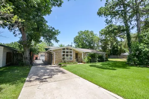 9906 Cedardale Dr, Houston, TX 77055