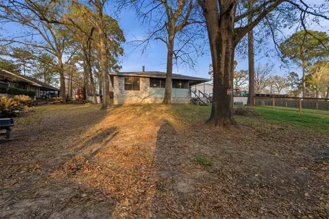 Exterior - 200 Cove View Dr, Trinity, TX 75862 photo 6 of 10