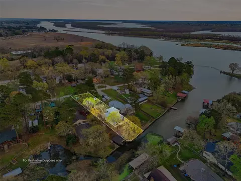 200 Cove View Dr, Trinity, TX 75862