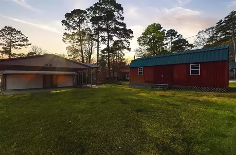 Exterior - 200 Cove View Dr, Trinity, TX 75862 photo 5 of 10