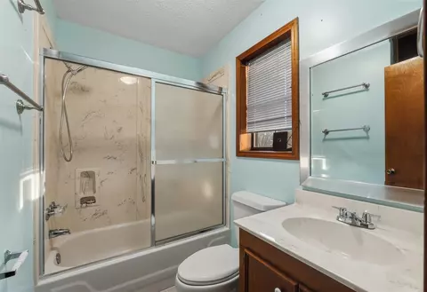 Bath - 200 Cove View Dr, Trinity, TX 75862 photo 2 of 5