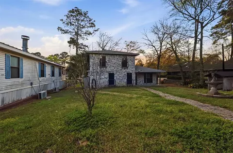 Exterior - 200 Cove View Dr, Trinity, TX 75862 photo 7 of 10