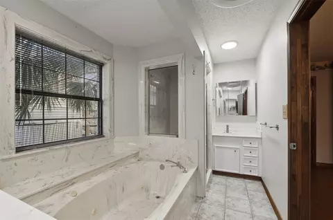 Bath - 200 Cove View Dr, Trinity, TX 75862 photo 4 of 5