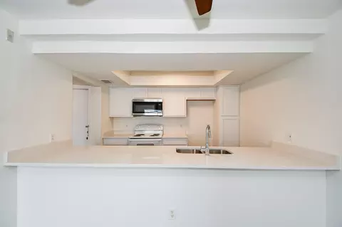 2824 S Bartell Dr #311, Houston, TX 77054