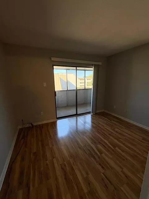 3055 SW Walnut Bend Ln #33, Houston, TX 77042