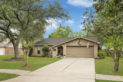 1101 Killarney Ave, Friendswood, TX 77546