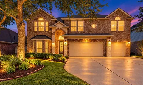 2105 Woodland Ct, Pearland, TX 77581