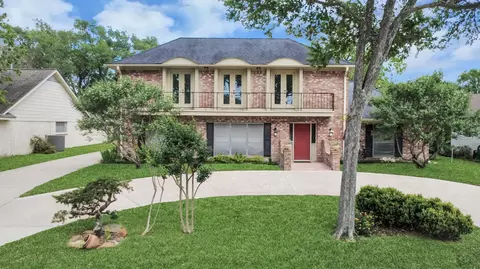 839 Longview Dr, Sugar Land, TX 77478