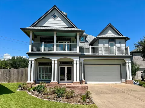341 Lasso St, Angleton, TX 77515