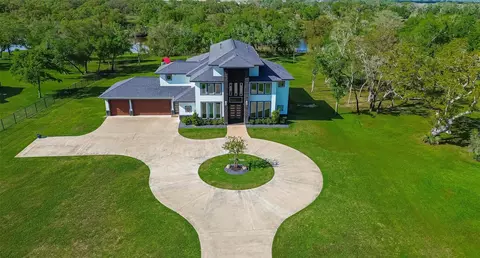 31734 Bayou Bnd, Richwood, TX 77515