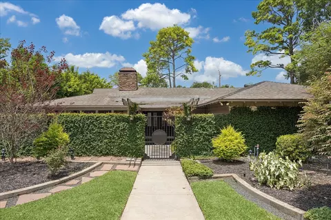 10034 Meadow Lake Ln, Houston, TX 77042