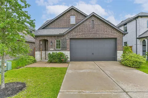 13017 Sapphire Lake Ln, La Marque, TX 77568