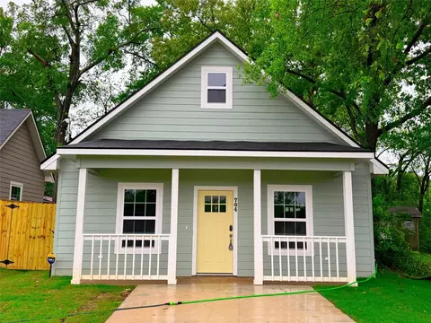 704 W Walnut St, Longview, TX 75601