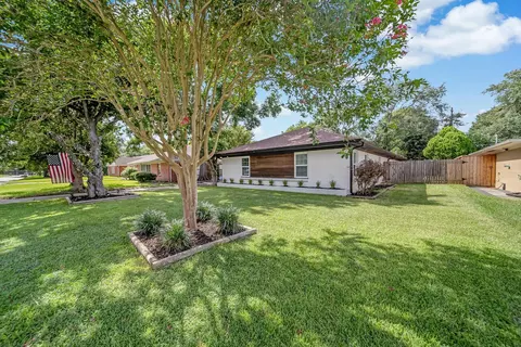 4814 Briarbend Dr, Houston, TX 77035