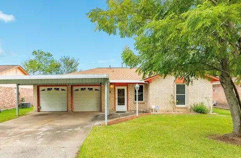 429 E Kiber St, Angleton, TX 77515