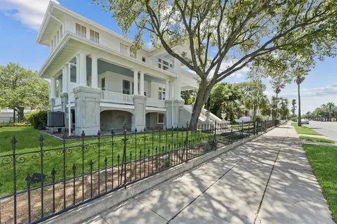 1703 Broadway St, Galveston, TX 77550