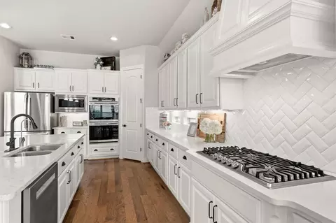 Kitchen - 14012 Beartooth Bend Trl, Conroe, TX 77384 photo 4 of 5
