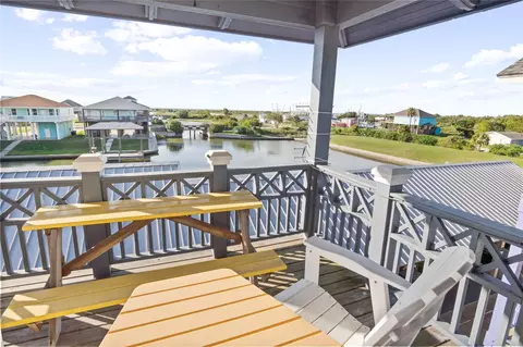 2205 Nelson Ave, Port Bolivar, TX 77650