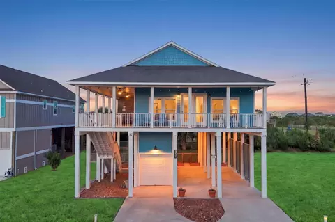 3931 Laguna Dr, Galveston, TX 77554