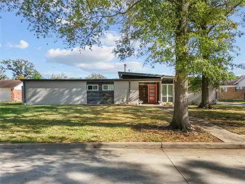 4914 Goose Creek Dr, Baytown, TX 77521
