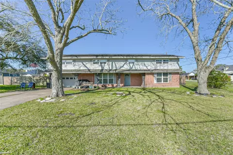 71 Garfield St, La Porte, TX 77571