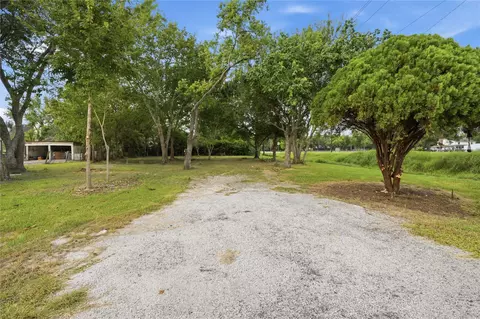 6102 Silver Dr, Pearland, TX 77581