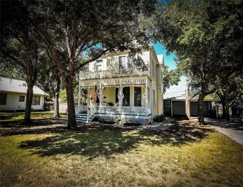 610 E Main St, Cuero, TX 77954 photo 1