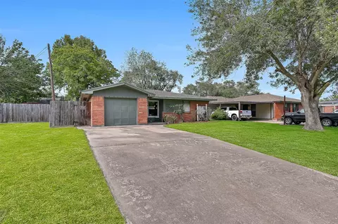 2826 5th Ave N, Texas City, TX 77590