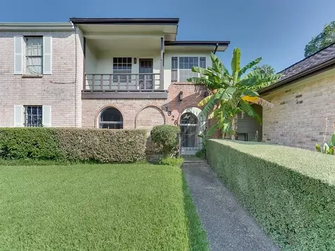 1326 Town Circle Cir #1, Baytown, TX 77520