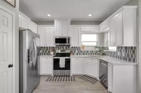 Kitchen - 12426 Hackberry Dr, Willis, TX 77318 photo 3 of 4