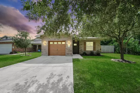 8242 Oak Knoll Ln, Houston, TX 77028