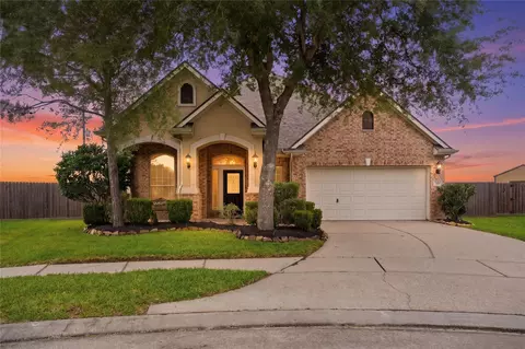 201 Bailey Brook Ln, Dickinson, TX 77539