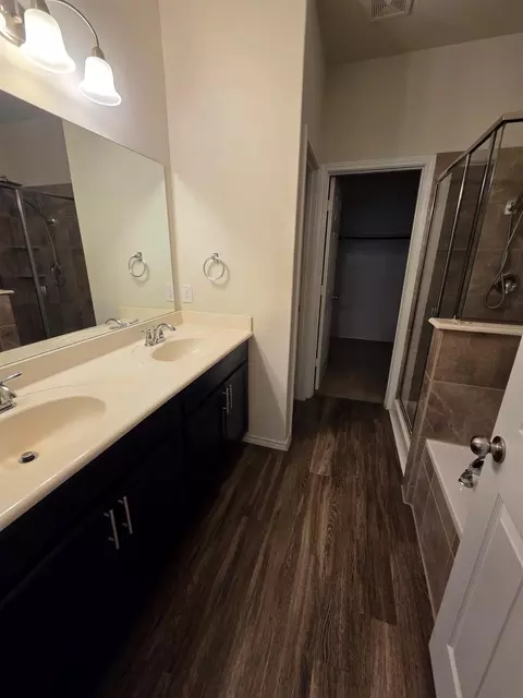 Bath - 2103 Lost Timbers Dr, Conroe, TX 77304 photo 3 of 4