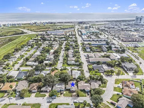 17 Manor Way, Galveston, TX 77550