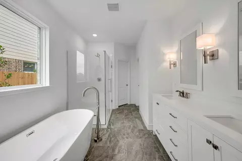 Bath - 5806 Chamberlain Xing, Rosenberg, TX 77471 photo 2 of 4
